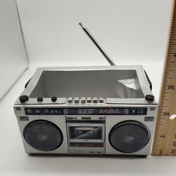 Retro radio succulent plant holder - Picture 7 of 9